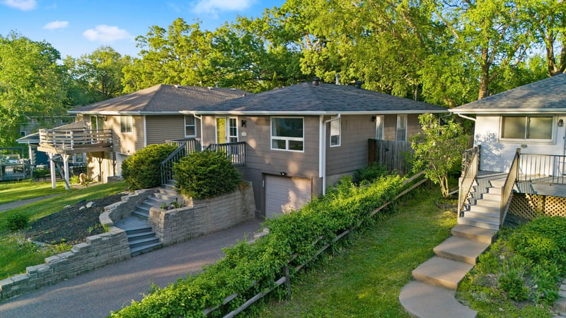 1350 Boone Ave N, Golden Valley, MN 55427