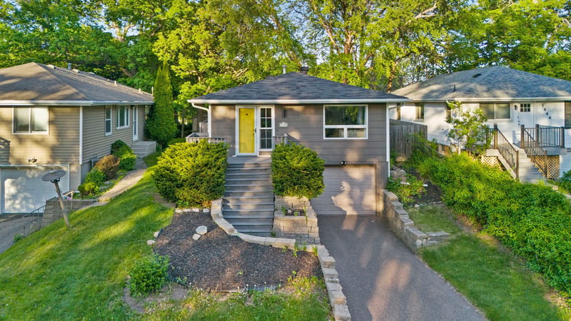 1350 Boone Ave N, Golden Valley, MN 55427