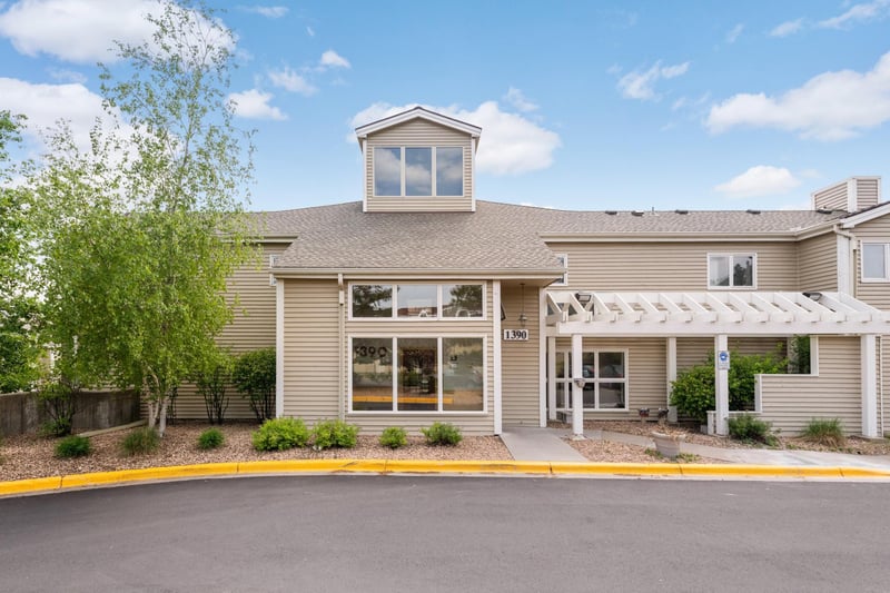 1390 Carling Dr #201, Saint Paul, MN 55108