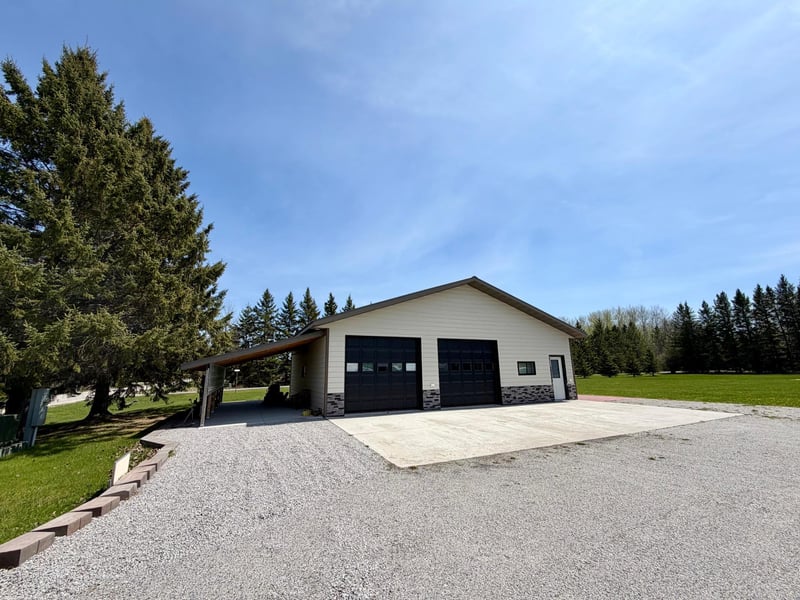 752 Hallberg St SW, Warroad, MN 56763