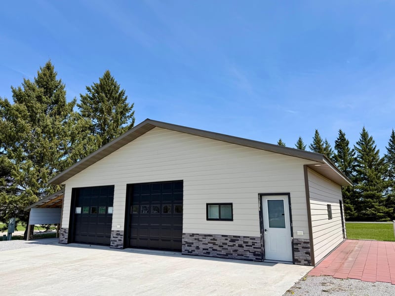 752 Hallberg St SW, Warroad, MN 56763