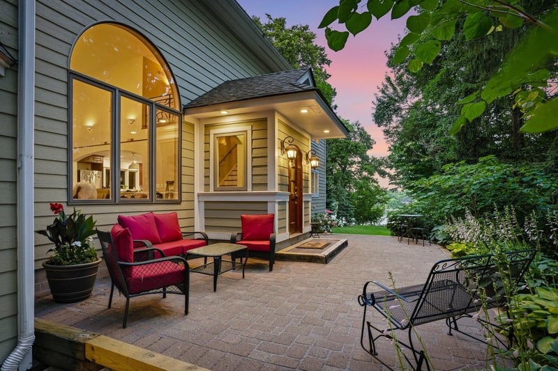 220 Frontier Ct, Chanhassen, MN 55317