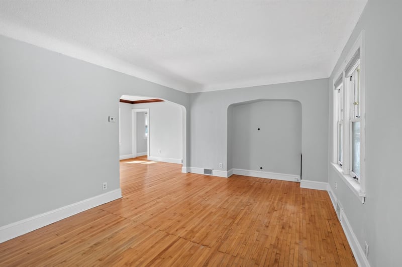 967 Rose Ave E, Saint Paul, MN 55106
