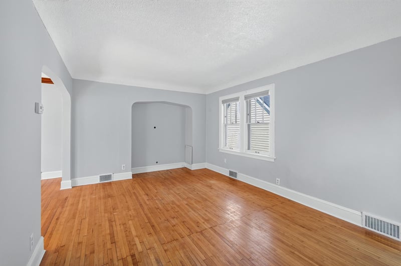967 Rose Ave E, Saint Paul, MN 55106