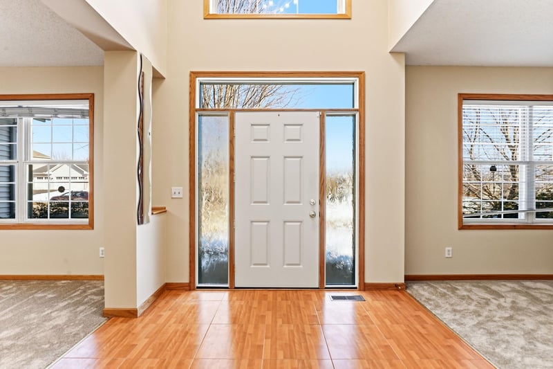 2888 Eagle Valley Dr, Woodbury, MN 55129