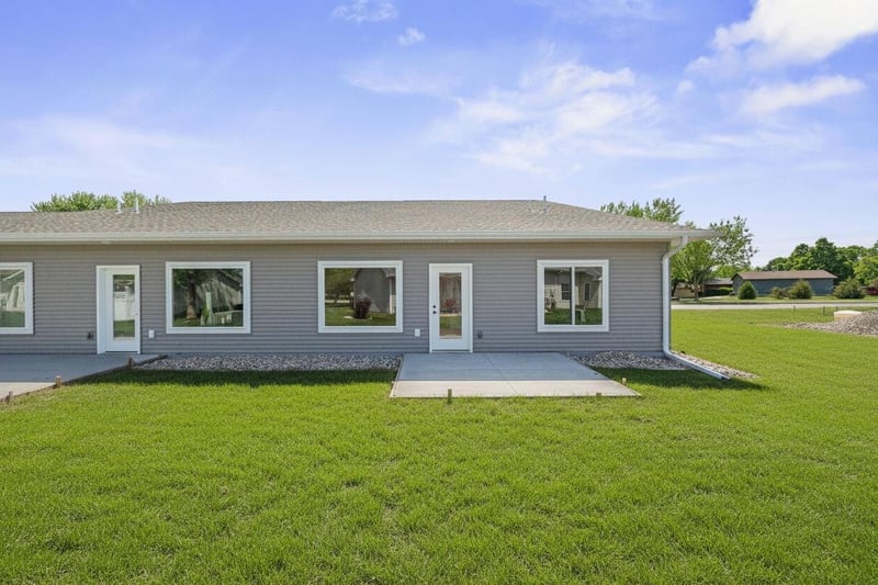 1021 Golf Course Rd NW, Hutchinson, MN 55350
