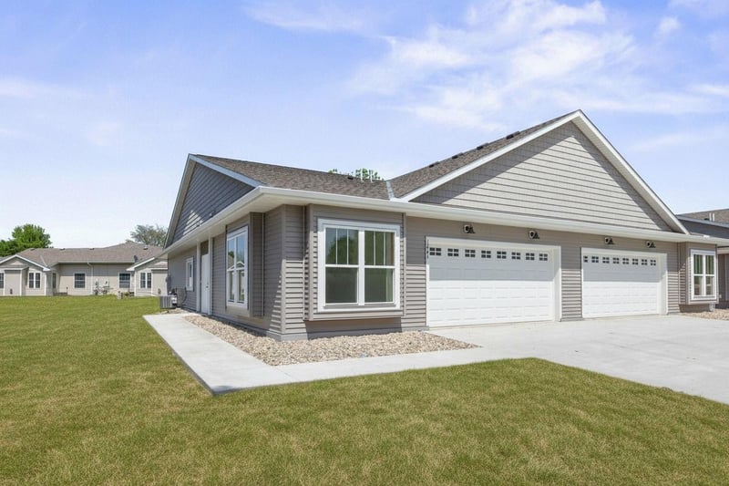 1021 Golf Course Rd NW, Hutchinson, MN 55350
