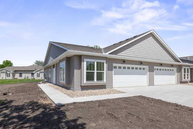 1021 Golf Course Rd NW, Hutchinson, MN 55350