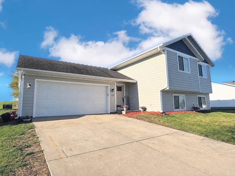 1170 Coakley St, Paynesville, MN 56362