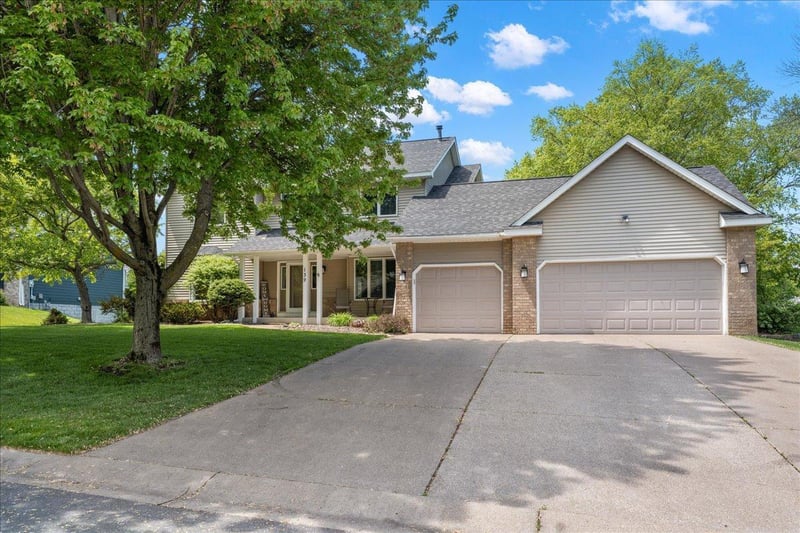 139 Ridge Way, Mahtomedi, MN 55115