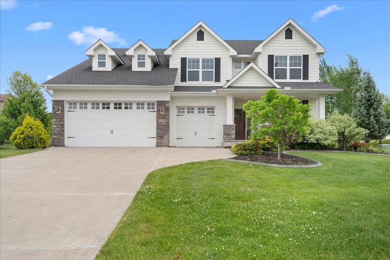 3308 Arden Dr, Woodbury, MN 55129
