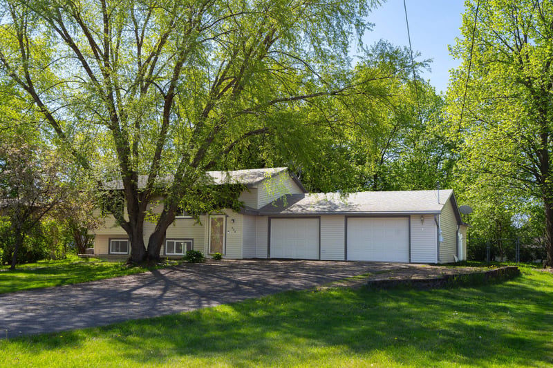 906 5th Ave NE, Little Falls, MN 56345