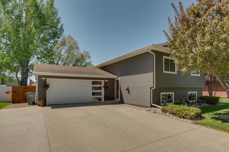 1317 35th Ave S, Moorhead, MN 56560