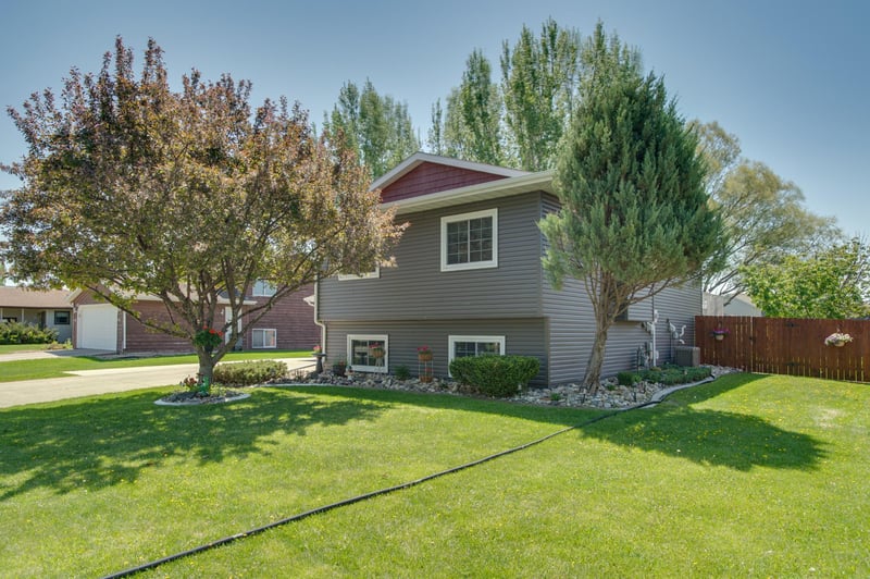 1317 35th Ave S, Moorhead, MN 56560