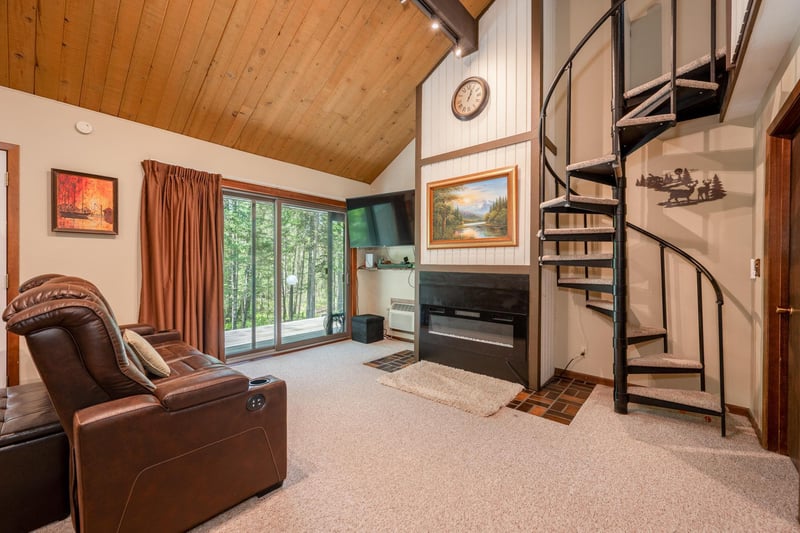 306 Quadna Mountain Rd, Hill City, MN 55748