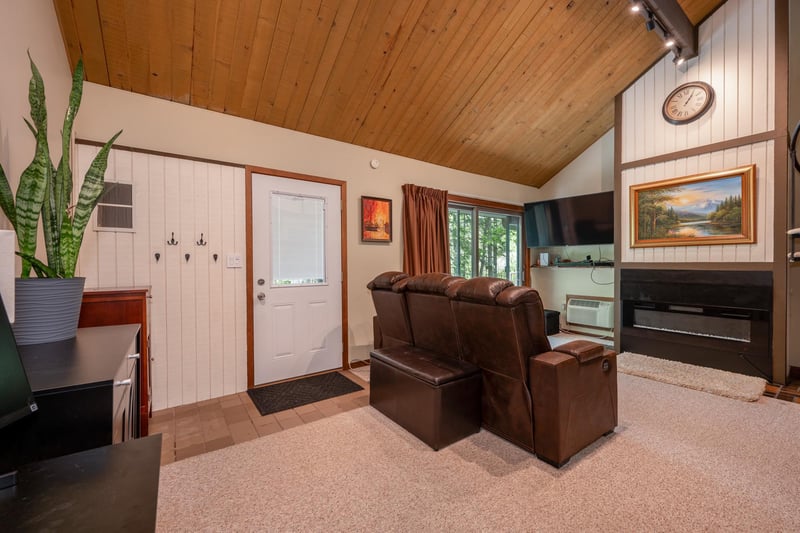 306 Quadna Mountain Rd, Hill City, MN 55748