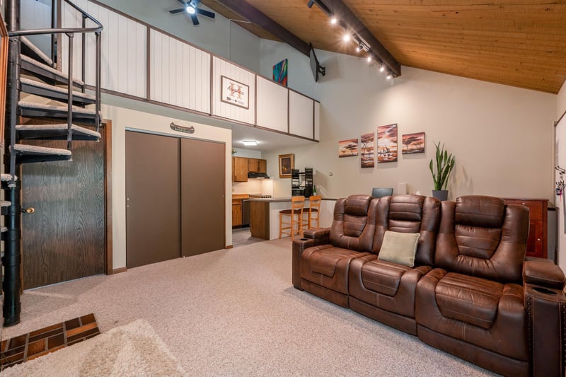 306 Quadna Mountain Rd, Hill City, MN 55748