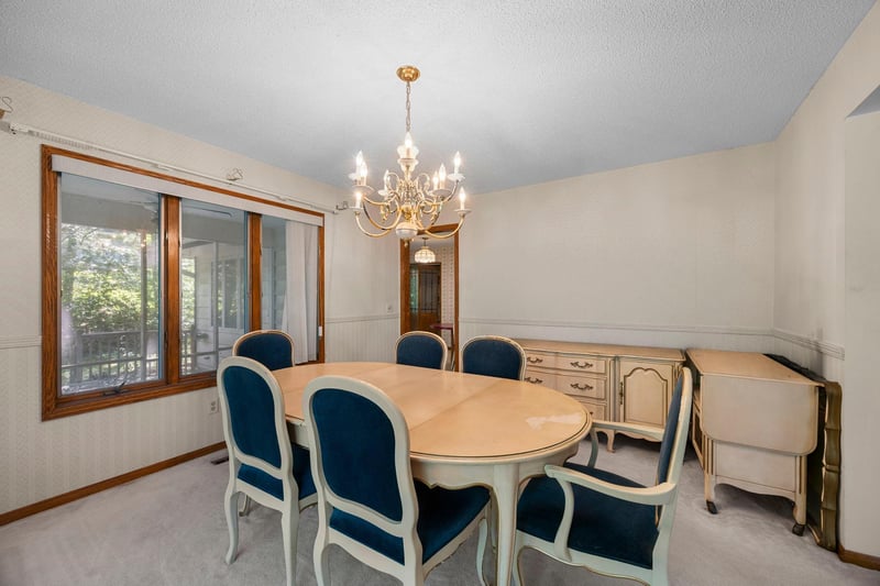 1070 Mcknight Rd S, Maplewood, MN 55119