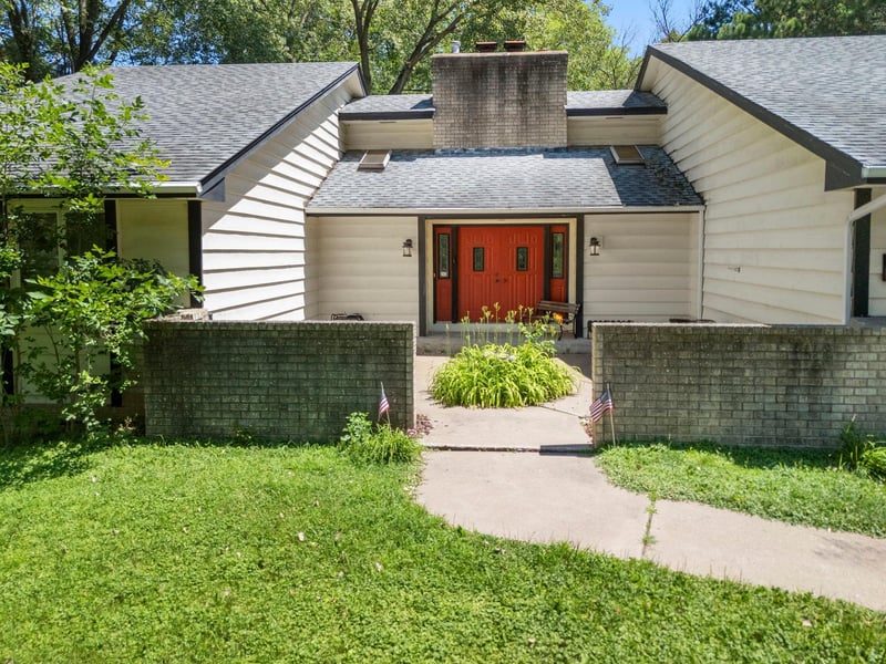1070 Mcknight Rd S, Maplewood, MN 55119