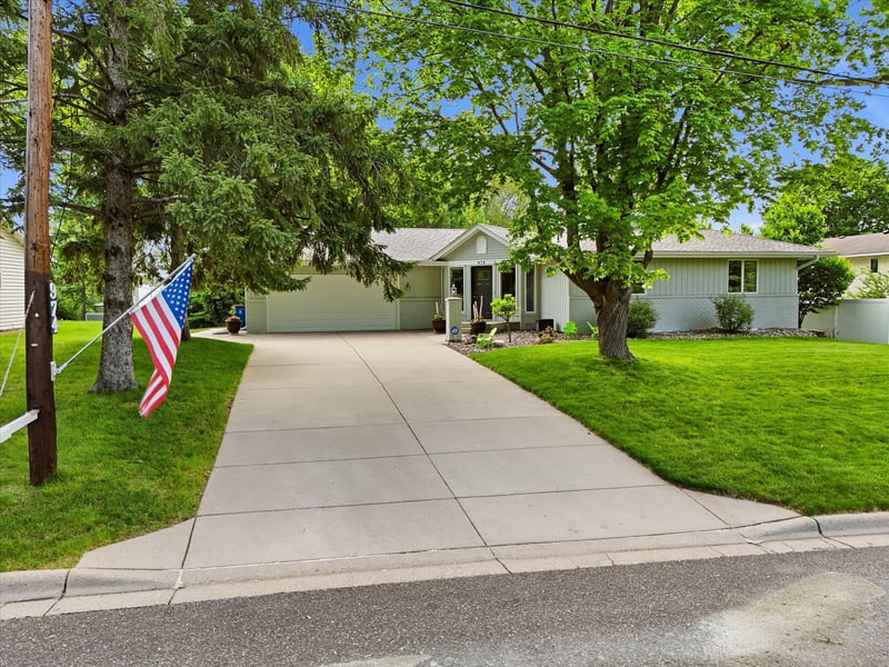 974 Kohlman Ln, Maplewood, MN 55109