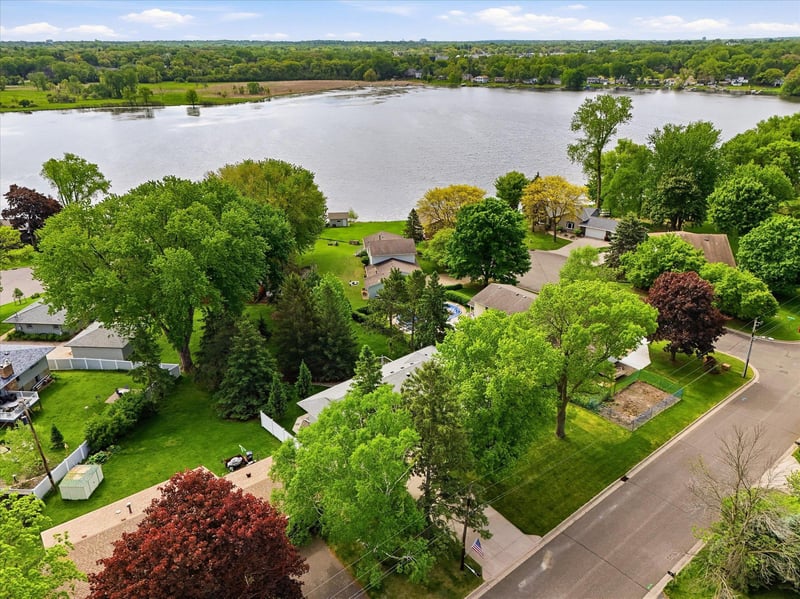 974 Kohlman Ln, Maplewood, MN 55109