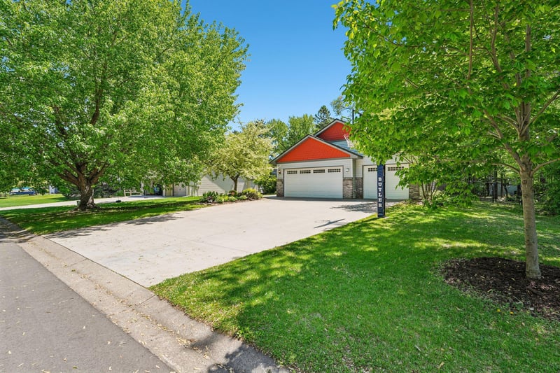 400 Coyote Trl, Circle Pines, MN 55014