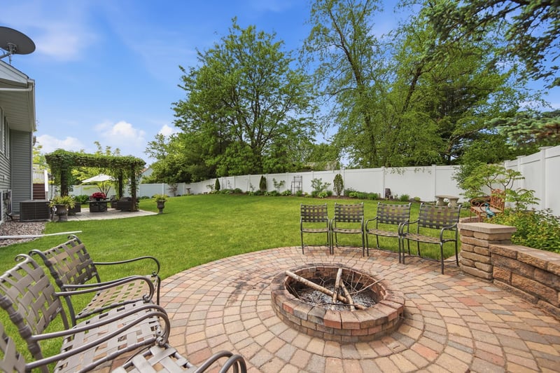15100 Lac Lavon Dr, Burnsville, MN 55306