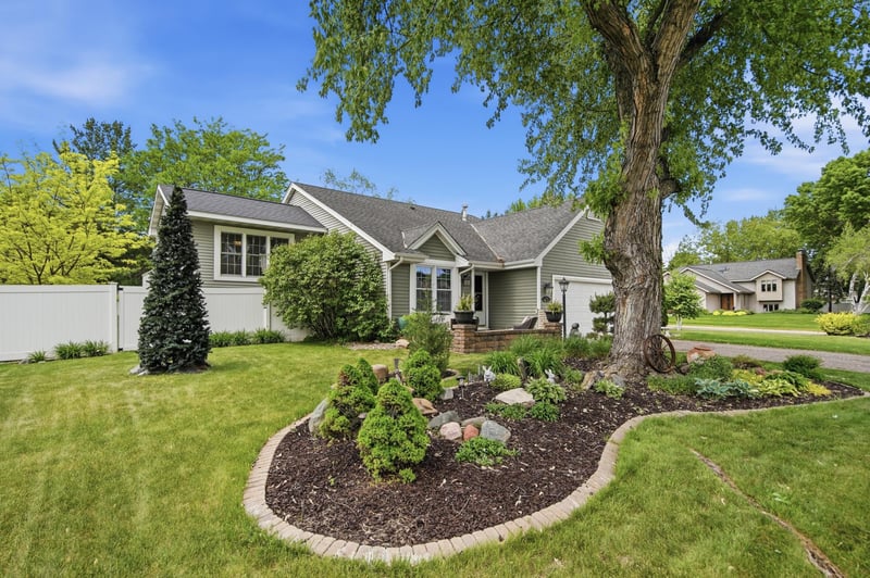15100 Lac Lavon Dr, Burnsville, MN 55306