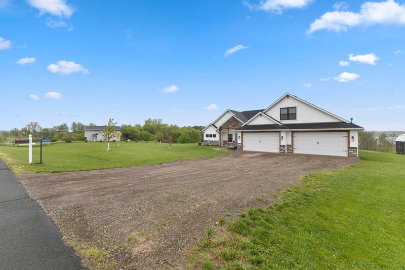 48063 Autumn Ct, Stanchfield, MN 55080
