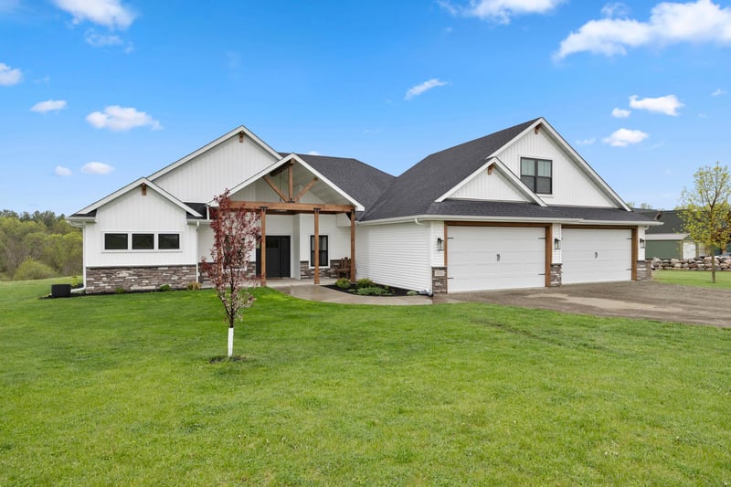 48063 Autumn Ct, Stanchfield, MN 55080