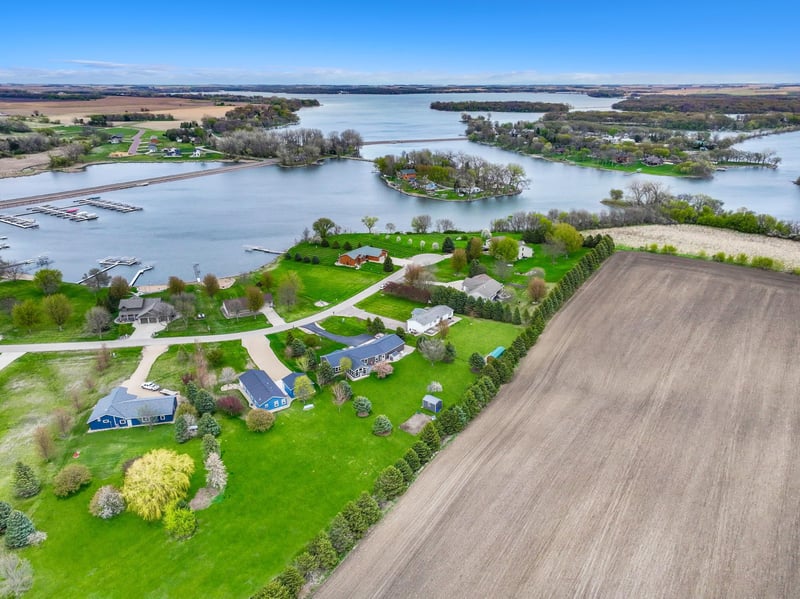 25 Lake Shetek Dr, Slayton, MN 56172