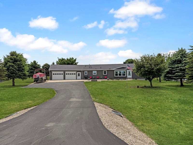 25 Lake Shetek Dr, Slayton, MN 56172