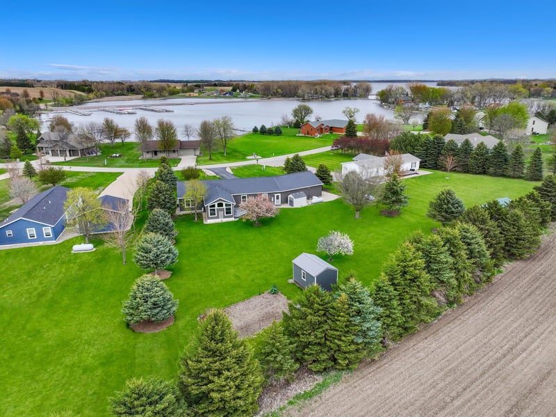 25 Lake Shetek Dr, Slayton, MN 56172
