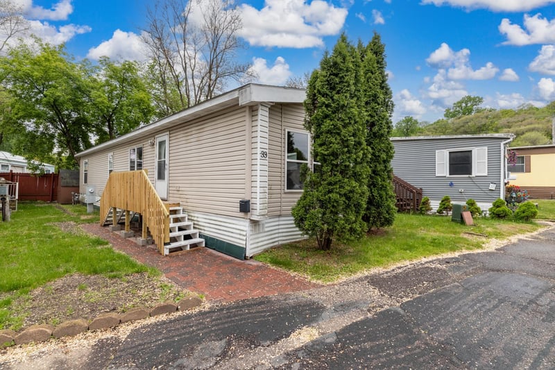 1403 Concord St S #33, South Saint Paul, MN 55075