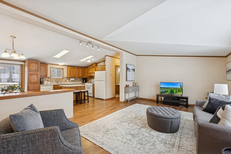 2207 Robin Ln, Buffalo, MN 55313