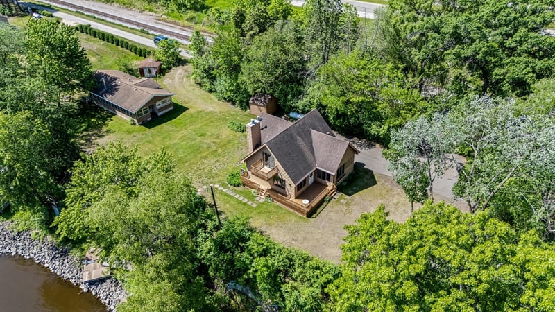 25020 Gull Ln, Winona, MN 55987