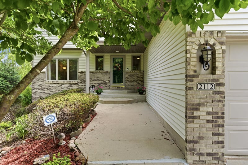 2112 Parkwood Hills Dr NE, Rochester, MN 55906