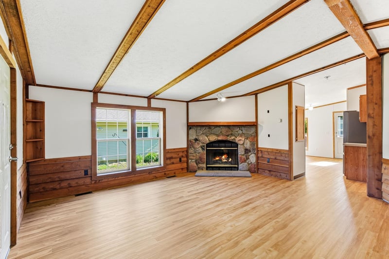 426 Railroad Ave, Ellsworth, WI 54011