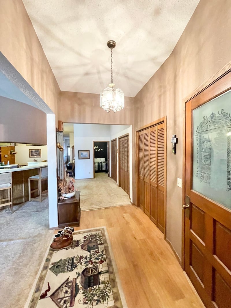 18 E Central St, Springfield, MN 56087
