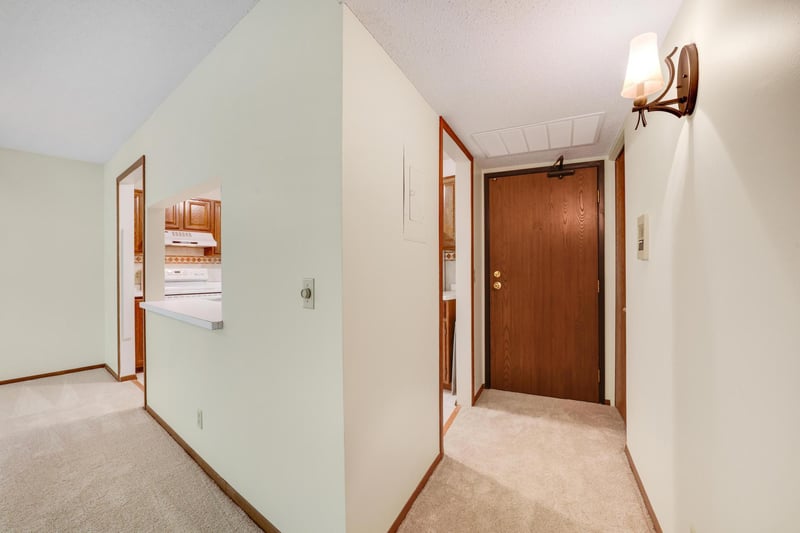 10441 Greenbrier Rd #311, Minnetonka, MN 55305