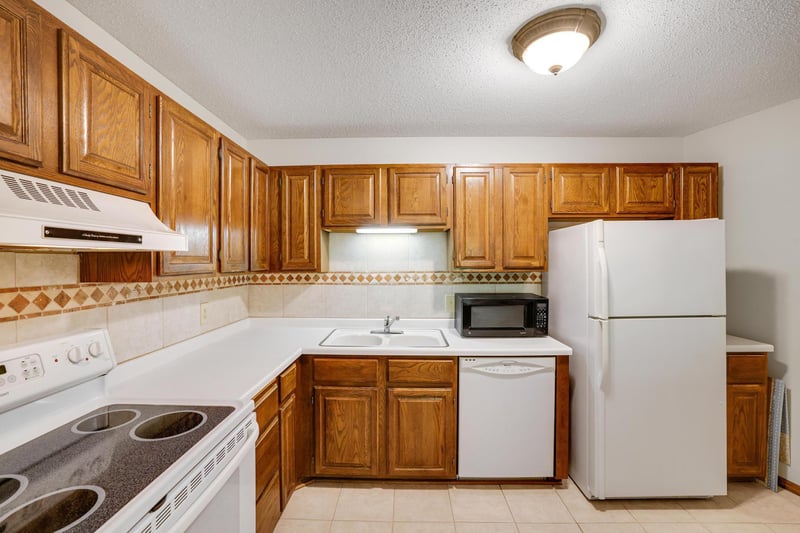 10441 Greenbrier Rd #311, Minnetonka, MN 55305