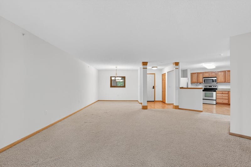 935 Ferndale St N #317, Maplewood, MN 55119