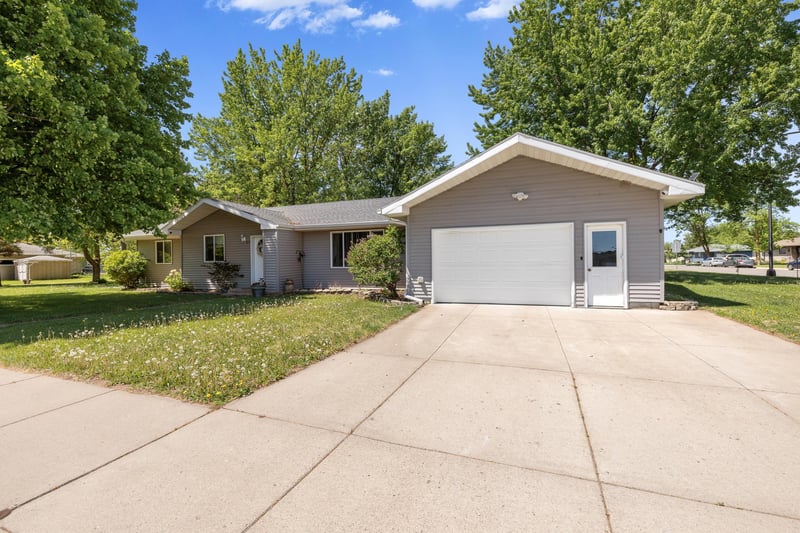 203 Kamnic St, Pierz, MN 56364