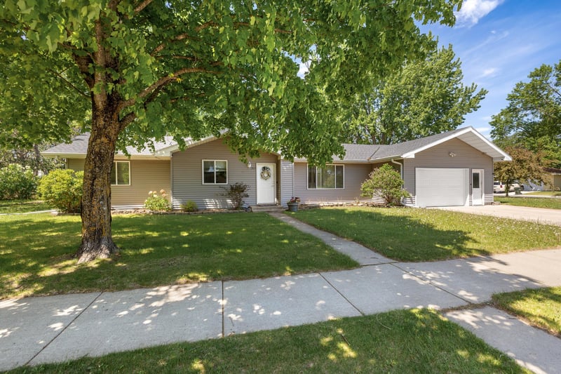 203 Kamnic St, Pierz, MN 56364