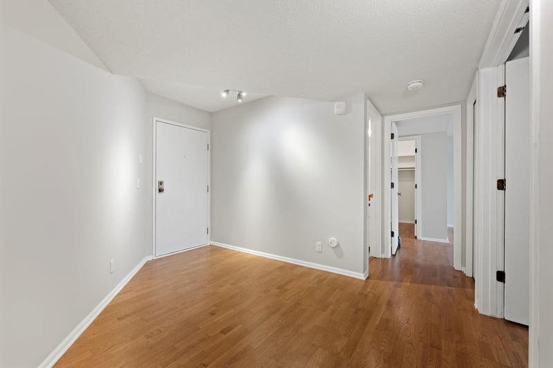 3030 Saint Albans Mill Rd #115, Minnetonka, MN 55305