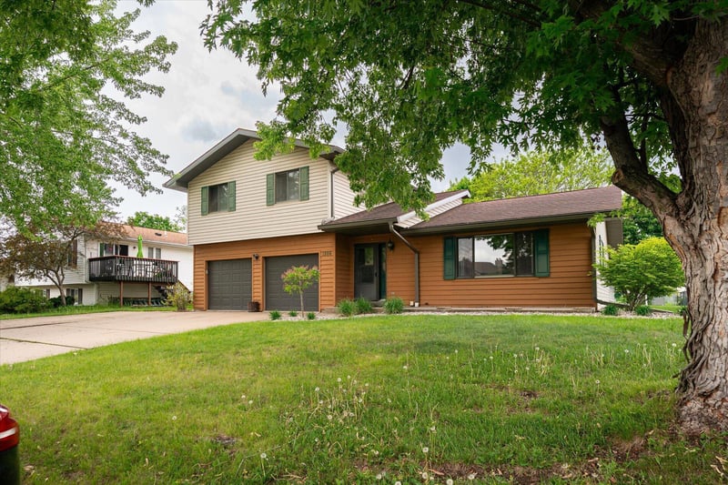 1206 Willow St, La Crescent, MN 55947