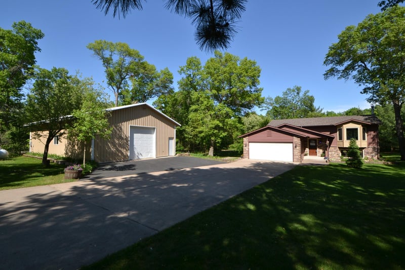 32623 Goldenrod St NW, Cambridge, MN 55008