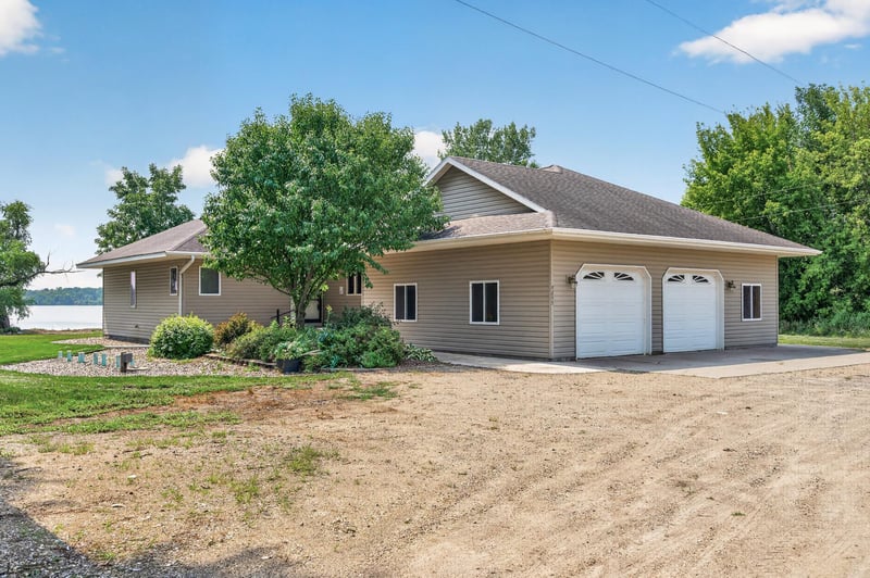 5255 53rd St SW, Waverly, MN 55390