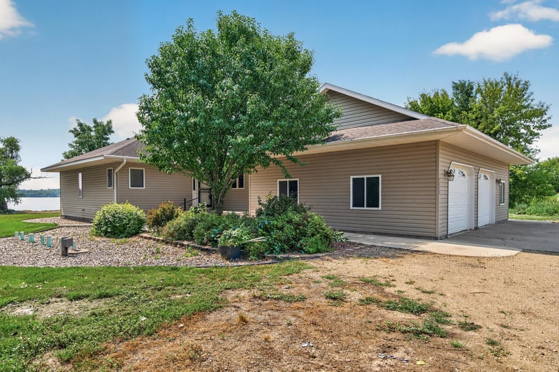 5255 53rd St SW, Waverly, MN 55390