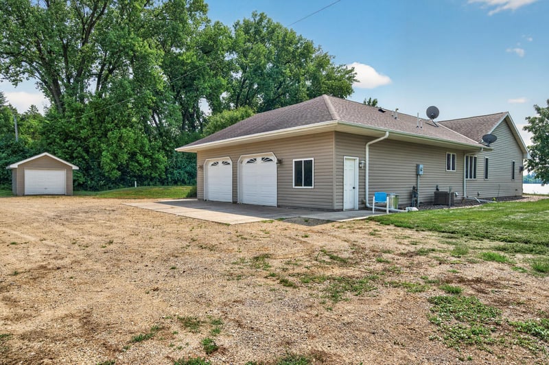 5255 53rd St SW, Waverly, MN 55390